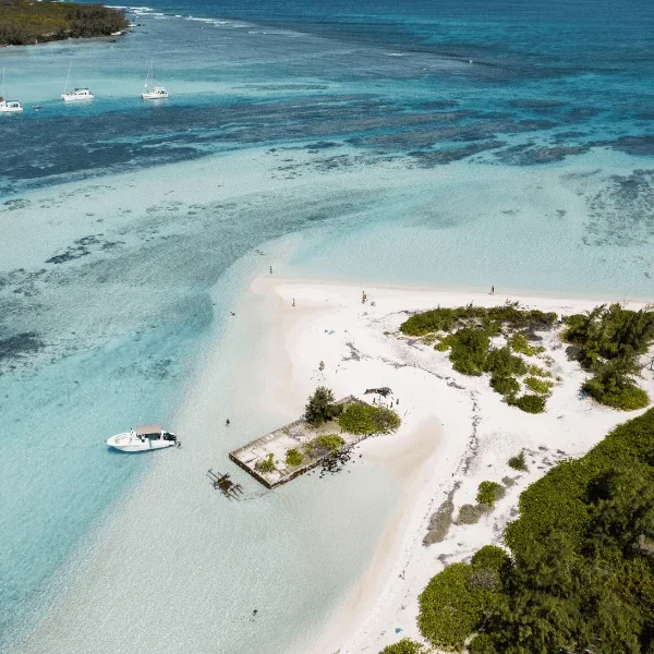 Five Islands Speedboat Trip in Mauritius – Taxi Mauritius