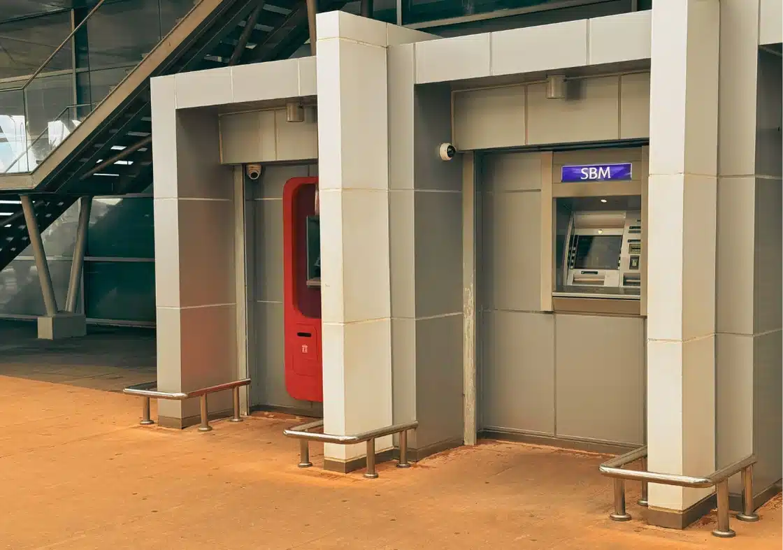 Mauritius rupee: ATMs in the arrivals hall at SSR International Airport